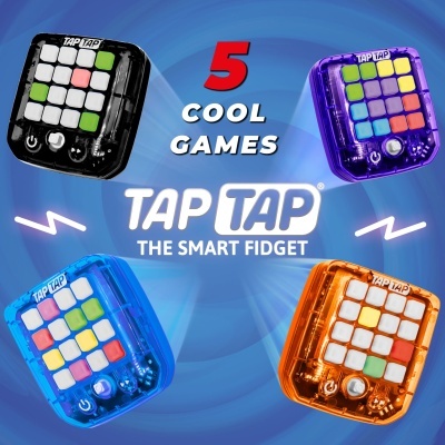 Quatro dispositivos TAP TAP coloridos com botões 4x4 num fundo azul