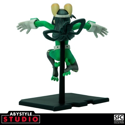 Figura colecionável de personagem animado com roupa verde e branca em suporte negro