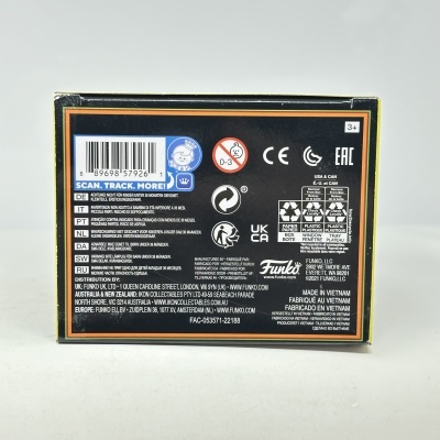 Embalagem traseira preta de produto Funko com textos e símbolos de advertência e reciclagem