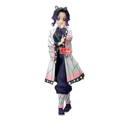 Estatueta de personagem anime com kimono branco, rosa e verde e espada azul