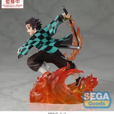 Figura de ação com roupa xadrez verde e preto em base de fogo laranja