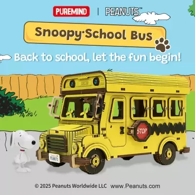 Modelo miniatura de autocarro escolar amarelo Snoopy com figura do Snoopy