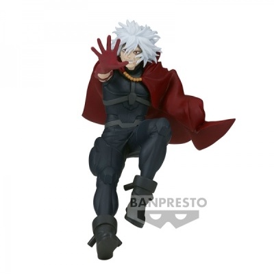 Figura de ação Banpresto com capa vermelha e fato preto em pose dinâmica