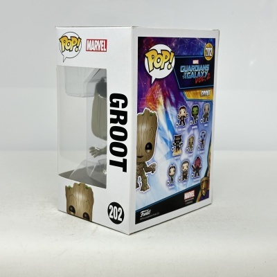 Figura Funko Pop! Groot da Marvel Guardians of the Galaxy Vol. 2 na caixa branca com janela transparente.