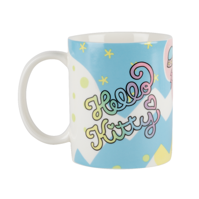 Caneca de cerâmica azul claro com decoração Hello Kitty e desenhos coloridos