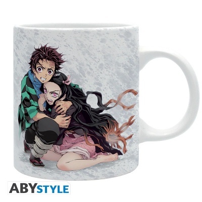 Caneca branca com imagem colorida de personagens de anime abraçadas