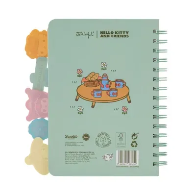 Caderno verde-água com ilustração e divisórias coloridas em forma de personagens