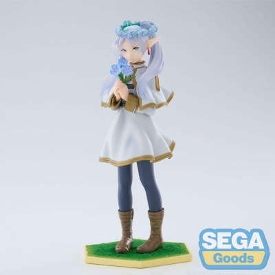 Figura de elfa com vestido branco e coroas de flores azuis