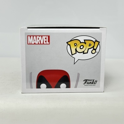 Caixa Funko Pop Marvel com parte da figura visível