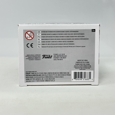 Caixa branca de produto Funko com texto e códigos na parte traseira