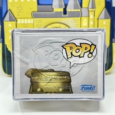 caixa transparente com produto Funko Pop dourado com logo POP! e Funko www.funko.com