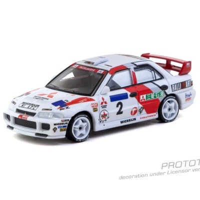 Miniatura de um carro de corrida branco e vermelho com vários adesivos de marcas