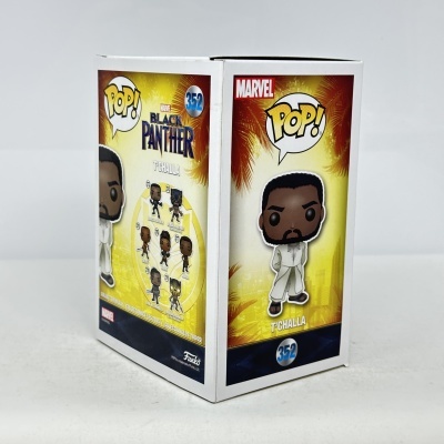 Caixa Funko Pop! TChalla Black Panther 352 com design amarelo e personagens Marvel