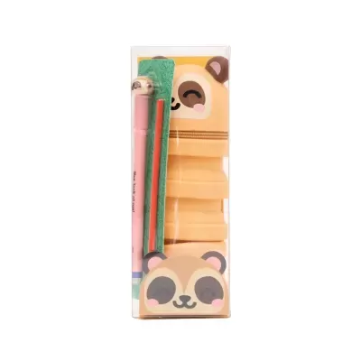 Conjunto de material escolar com estojo castanho com carinha de urso, caneta rosa e dois lápis, embalados em plástico