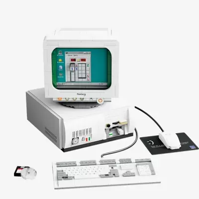 Computador vintage branco com monitor CRT a mostrar Minesweeper, teclado, rato e torre