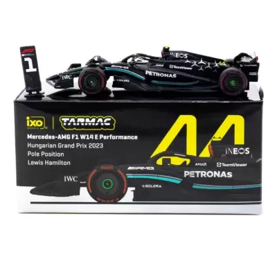 Miniatura de carro de Fórmula 1 Mercedes AMF W14 E Performance sobre caixa com texto do produto