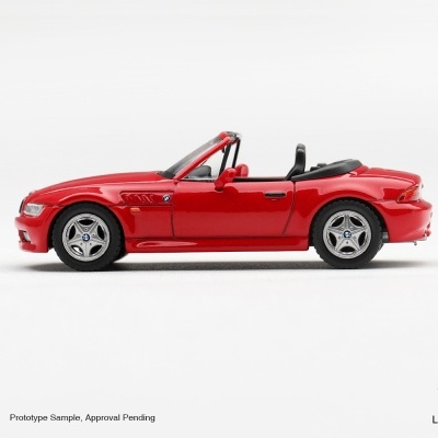Modelo de carro descapotável vermelho MINI GT em fundo branco