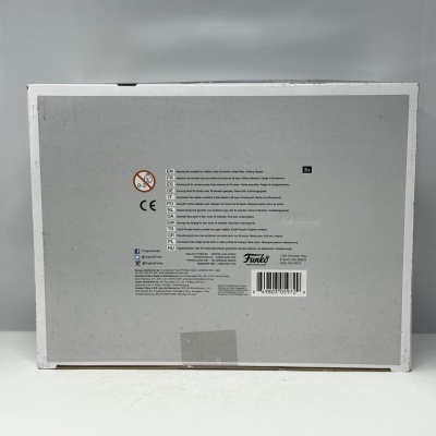 Parte traseira de embalagem cinza com texto e logotipos