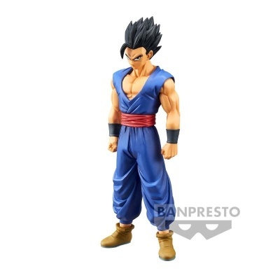 Figura do personagem de anime com roupa azul e cabelo preto