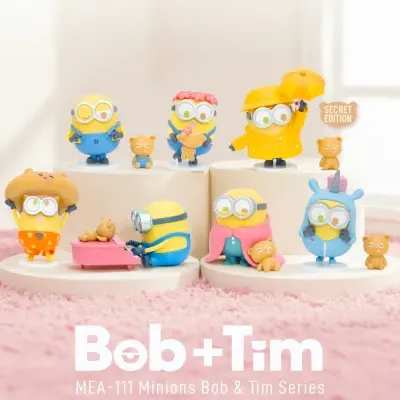 Figuras colecionáveis dos Minions Bob e Tim em diferentes roupas e poses com ursos de peluche e texto da série e marcas