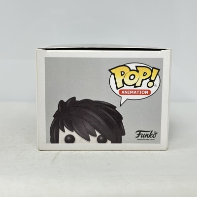 Caixa branca de Funko Pop! com imagem e logo coloridos em cinza, preto e amarelo