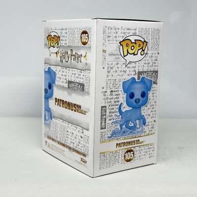 Caixa Funko Pop! Patronus Ron Weasley #105 azul em fundo branco com padrão de jornal