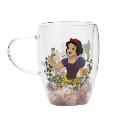 Caneca de vidro transparente com imagem da Branca de Neve e flores.