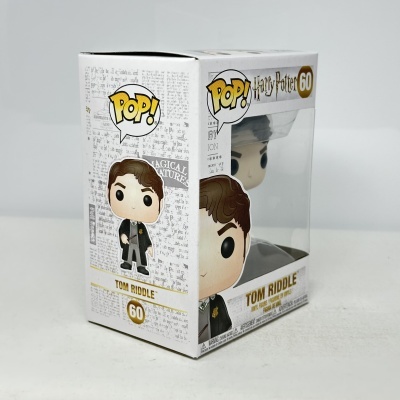 Boneco Funko Pop Tom Riddle na embalagem branca com janela transparente