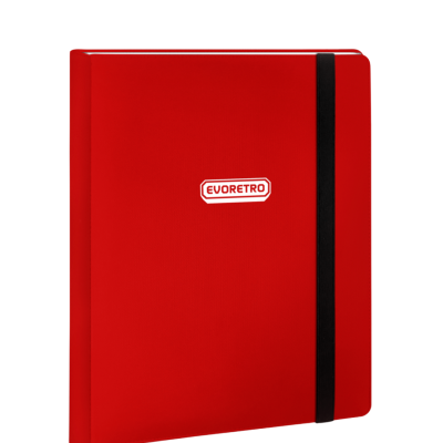 Caderno vermelho com elástico preto e logo EVORETRO