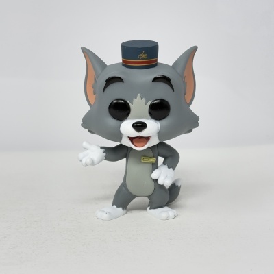 Figura colecionável de Tom da série Tom e Jerry em estilo Funko Pop, com chapéu e expressão amigável.