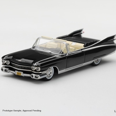 Miniatura de carro descapotável preto com interior bege e detalhes cromados