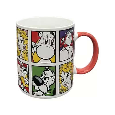 Caneca branca com quadrados coloridos de personagens de desenhos animados