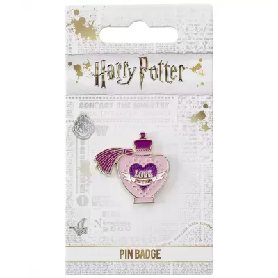 Pin em forma de coração cor-de-rosa com etiqueta 'LOVE POTION' em embalagem Harry Potter