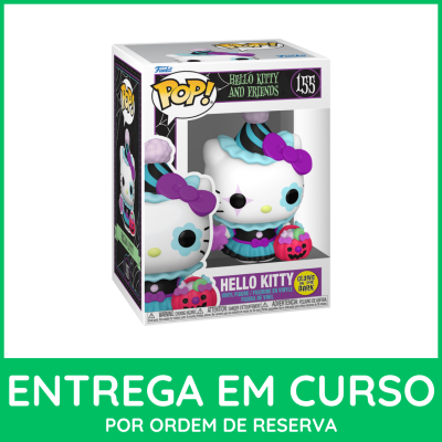 Funko Pop Hello Kitty and Friends edição Halloween em caixa com a personagem vestida com cores preto, azul e roxo, segurando abóbora.