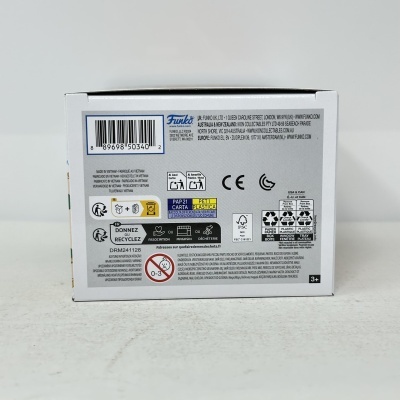 Parte traseira de embalagem branca com código de barras e símbolos de reciclagem