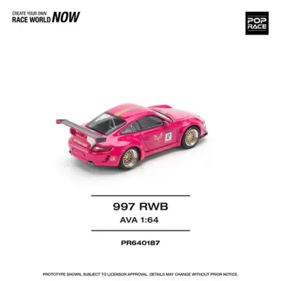 Miniatura de carro de corrida cor-de-rosa com asa traseira preta e número 12 na porta
