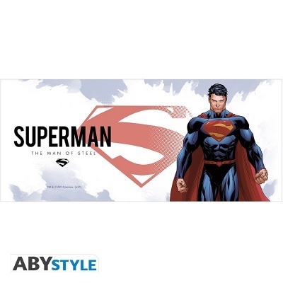 Imagem promocional do personagem Superman com símbolo S ao fundo