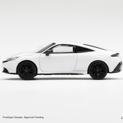 Miniatura carro desportivo branco com jantes pretas num fundo branco