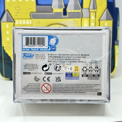 Parte traseira da embalagem de um produto Funko com etiquetas e símbolos de reciclagem