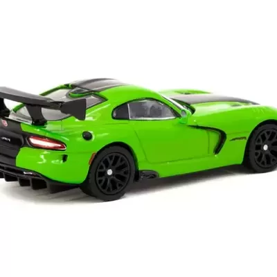 Miniatura de carro desportivo verde com asa traseira preta