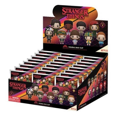 Caixas coloridas de figurinhas Stranger Things Serie 4 para pendurar em sacos