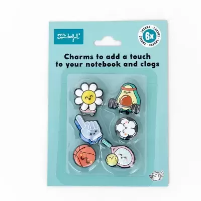 Conjunto de 6 pins charms coloridos com vários desenhos em embalagem azul claro.
