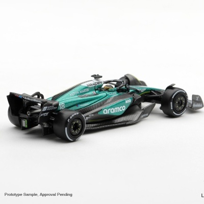 Miniatura de carro de Fórmula 1 verde e preto com vários logótipos