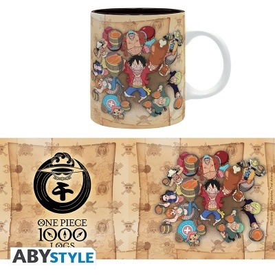 Caneca branca com ilustração colorida dos personagens de One Piece e fundo de mapa do tesouro