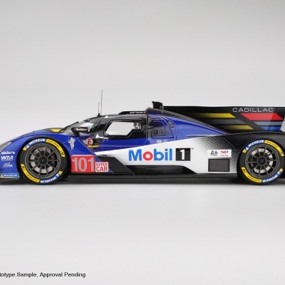 Carro de corrida protótipo azul, branco e preto com múltiples logotipos e número 101