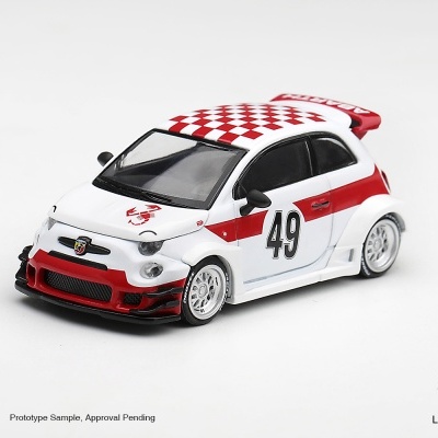 Miniatura de carro desportivo branco e vermelho com número 49 e símbolo de escorpião