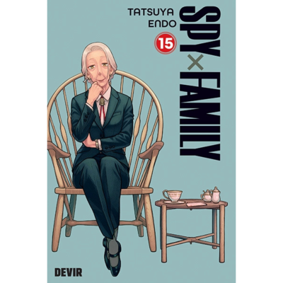 Capa do mangá SPY x FAMILY volume 15 com personagem sentada numa cadeira e uma mesa com chá a lado