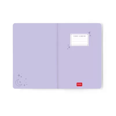 Interior de caderno lilás com ilustrações de estrelas e lua e etiqueta com texto I HAVE A DREAM