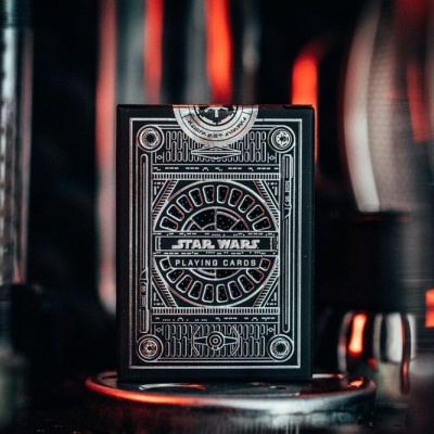 Baralho de cartas Star Wars preto e branco com padrão geométrico