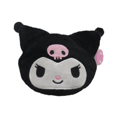 Almofada de pelúcia preta com rosto de personagem e detalhes rosas